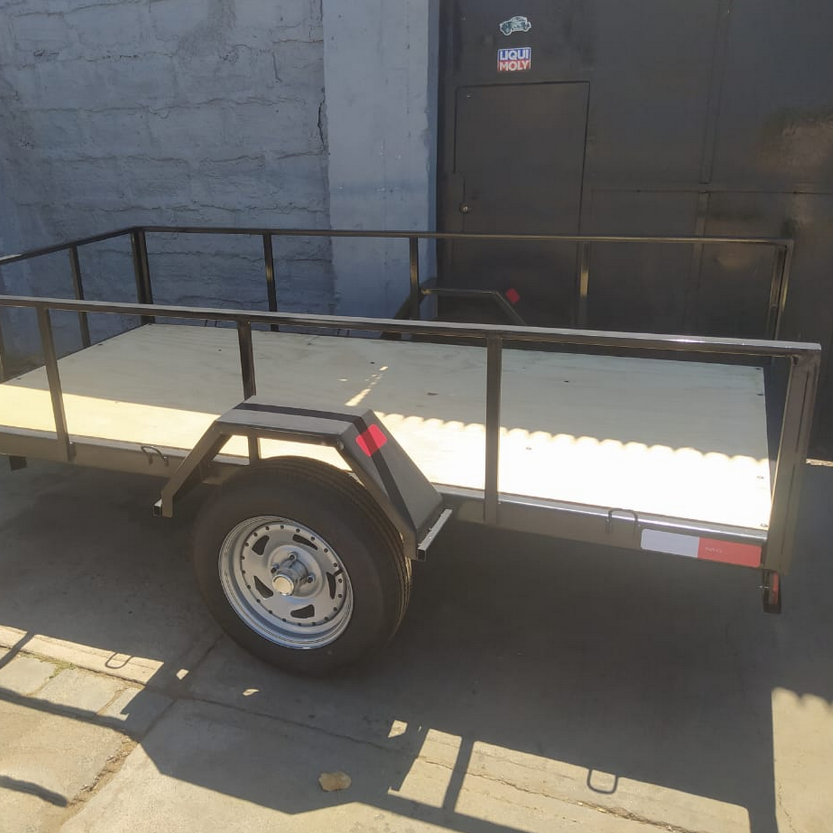 MODELO S-2513 (COLOR NEGRO) – Remolques Salotto